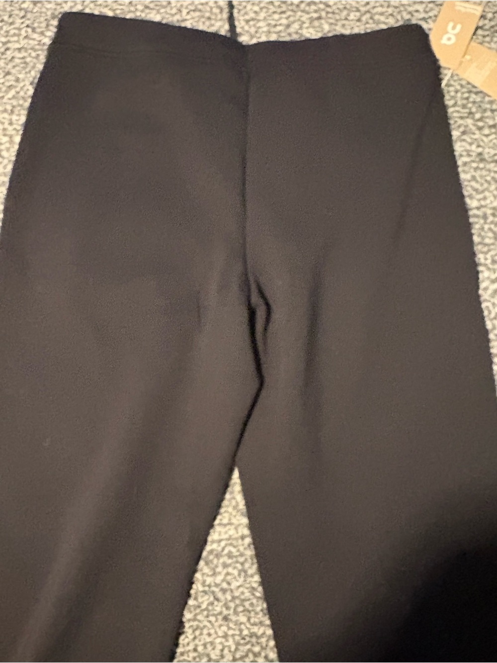 On Running Women’s Size XL Focus Tech Sweatpants in Black NWT! - Picture 14 of 14